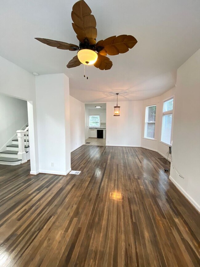 Foto del edificio - Wonderfully Remodeled, Large Victorian Sty...