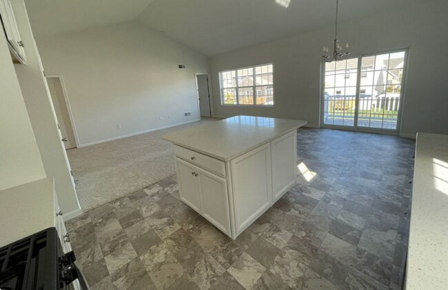 Building Photo - Stunning 4 bedroom 2.5 Bathroom Home in Ma...
