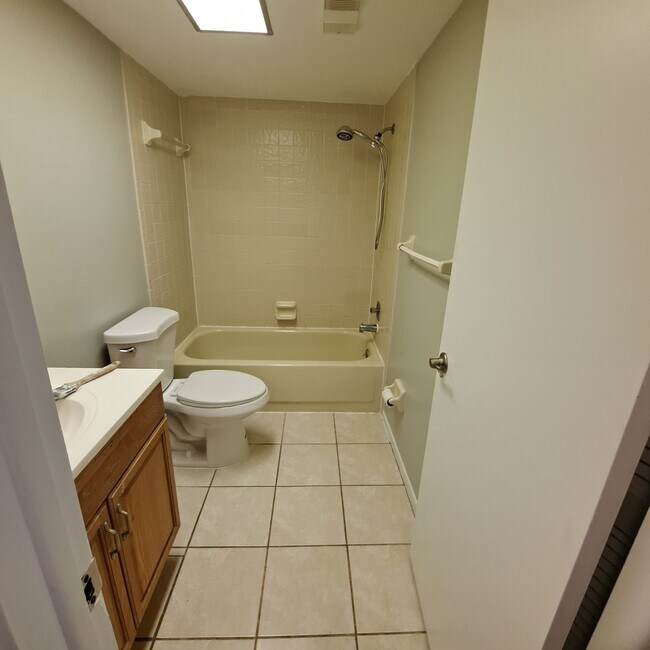 Foto del edificio - 12300 Park Blvd