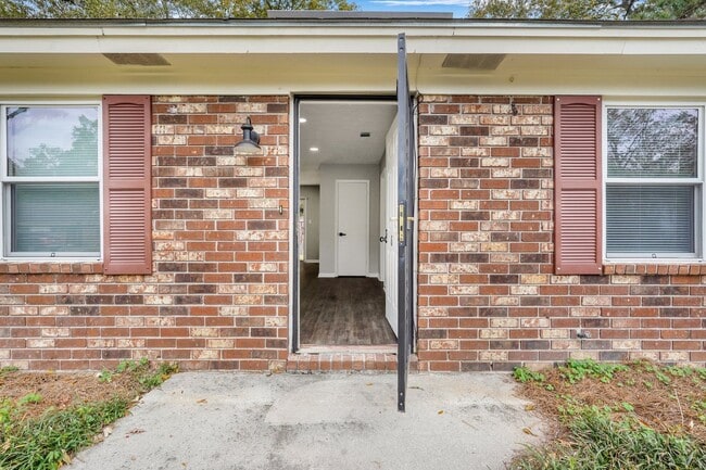 Foto del edificio - High End Finishes in a Quiet Residential N...