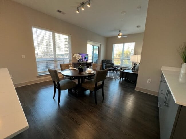 Foto del edificio - 3158 Stillhouse Creek Dr