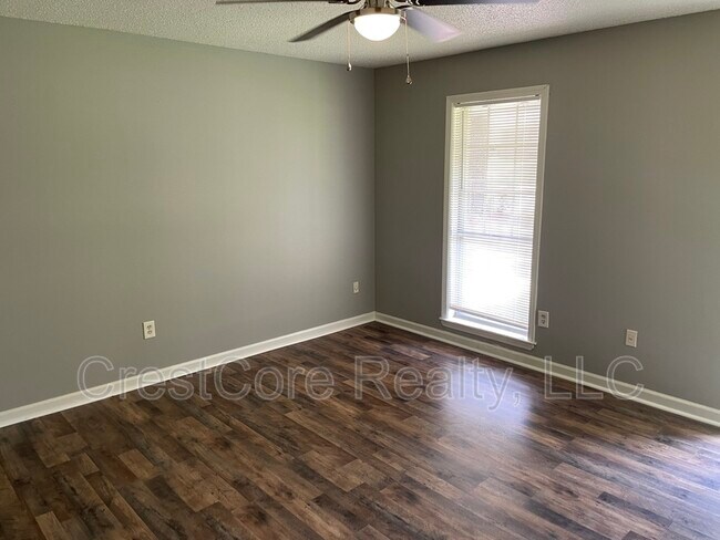 Building Photo - 5259 Broken Oak Dr