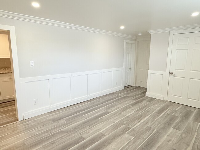 Photo du bâtiment - 1518 University Ave W