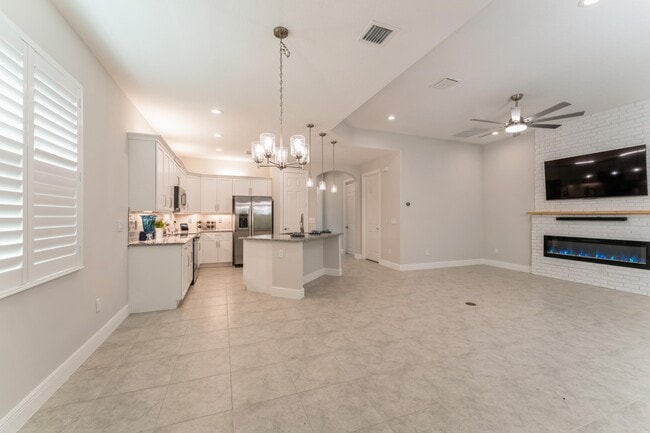Building Photo - 6100 Bella Rosa Ln