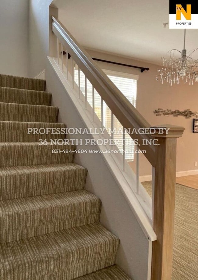 Building Photo - Las Palmas Home For Rent