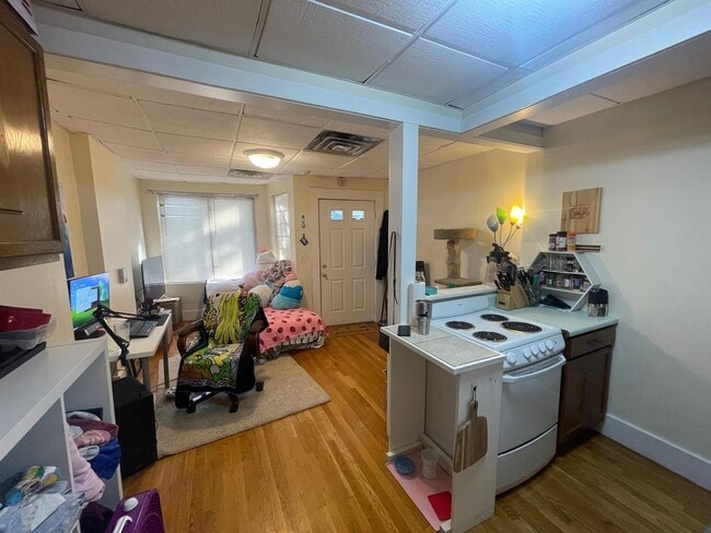 Building Photo - 213 Highland Ave