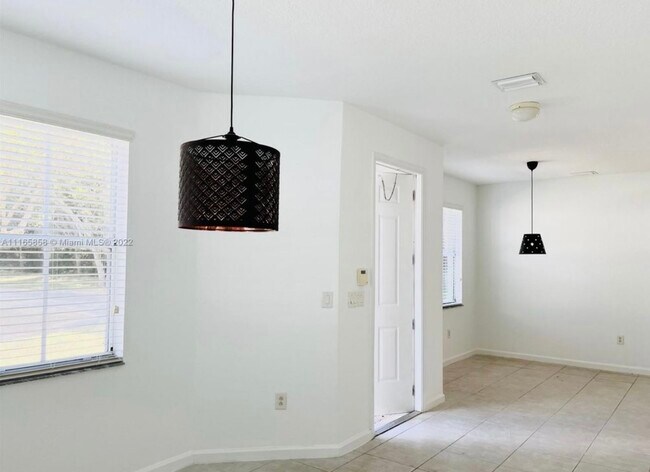 Foto del edificio - 1145 NE 31st Ter