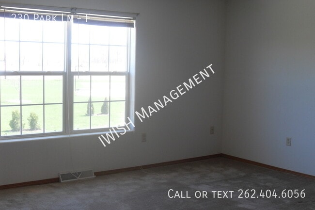 Foto del edificio - 230 Park Ln