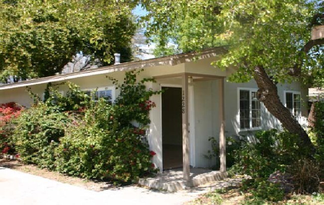 Foto del edificio - Tico Road Cottages