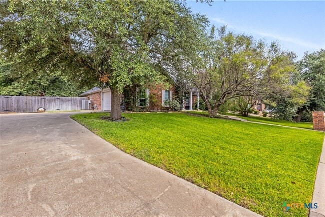 Building Photo - 606 Lantana St