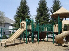 Building Photo - 2052 Willowbrook Dr