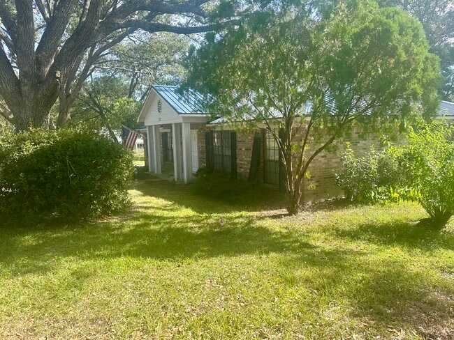 Building Photo - 2301 Cedar Ky