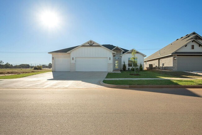 Building Photo - 5017 Misty Wood Ln