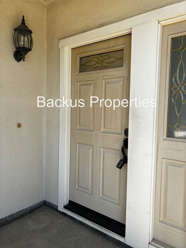 Building Photo - Wonderful two bedroom home close to Constitution shopping center
