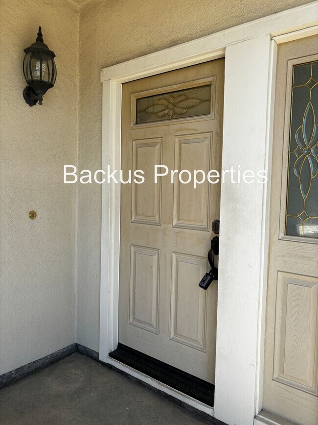 Foto del edificio - Wonderful two bedroom home close to Constitution shopping center