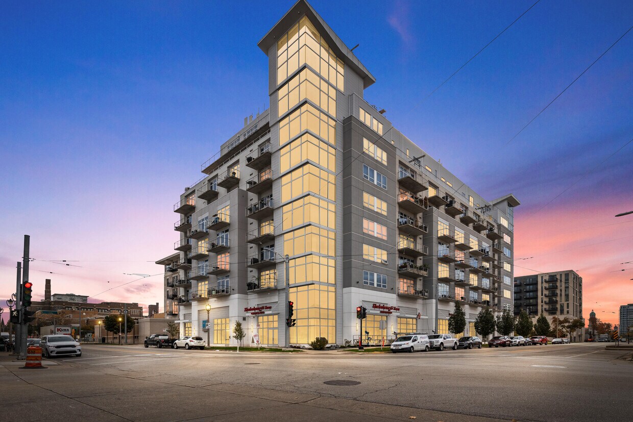 Foto principal - 601 E Ogden Ave