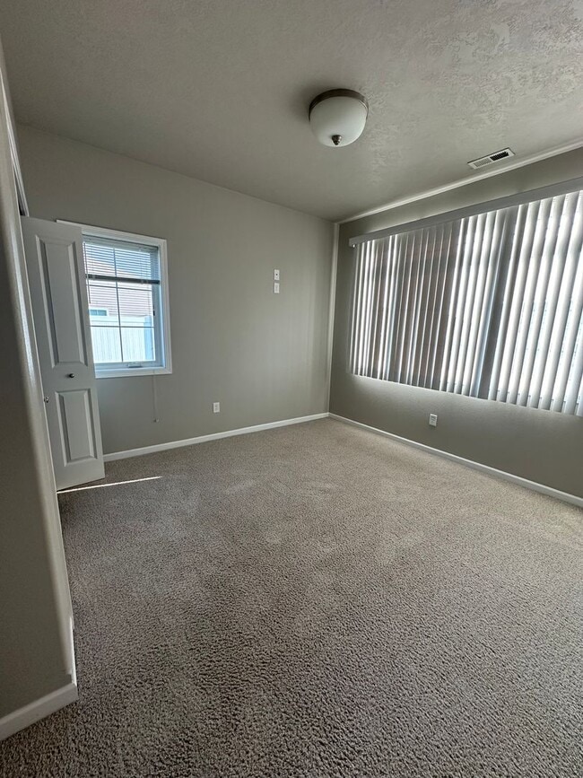 Foto del edificio - 3 Bedroom Townhouse!