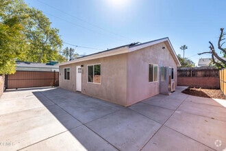 Building Photo - 5842 Satsuma Ave