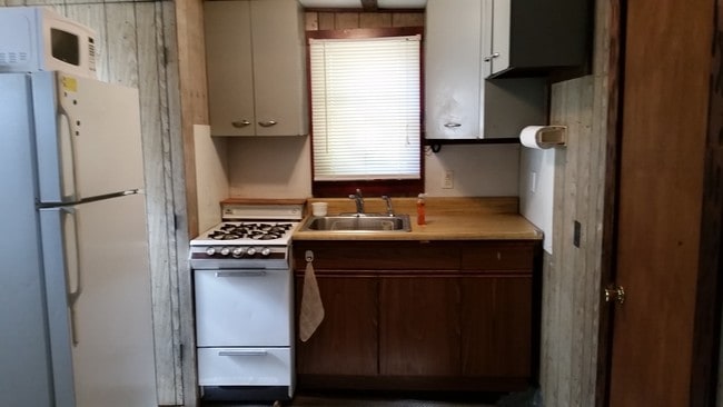 Building Photo - 19 Douglas St