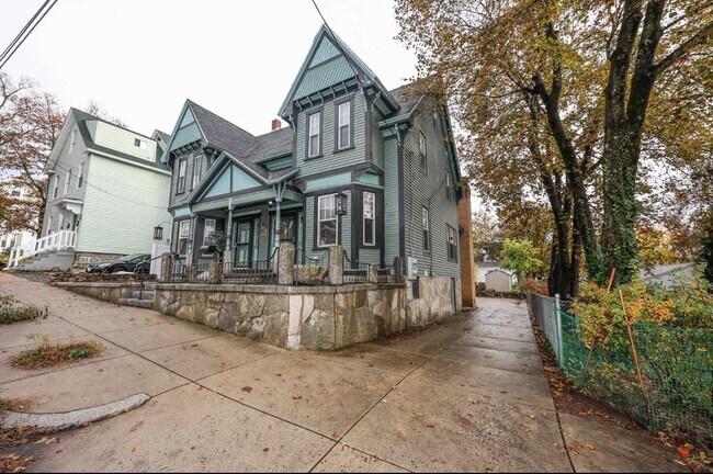 Building Photo - 331 E High St