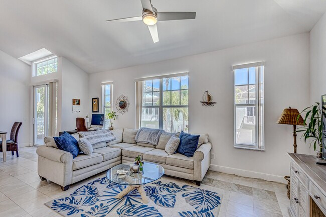 Foto del edificio - 1701 Mizzenmast Way