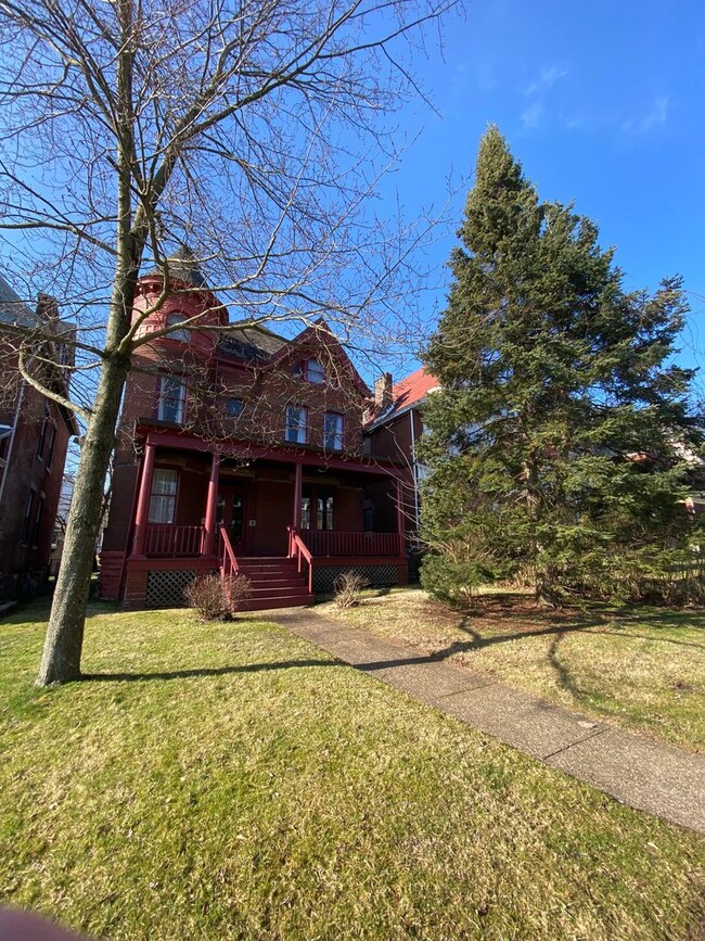 Building Photo - 5442 Stanton Ave
