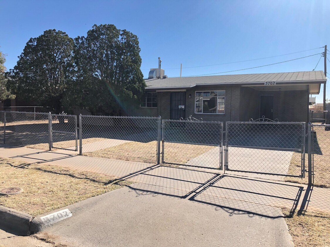 Foto principal - 5702 Macon Ln
