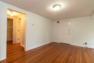 Building Photo - 6 Hughes Pl