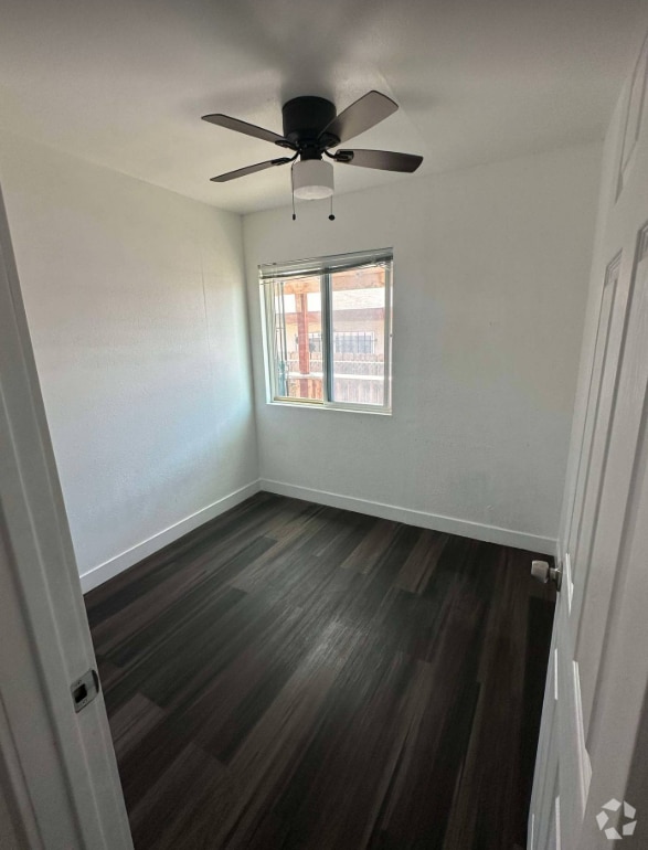 Building Photo - 415 Iona Dr