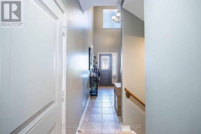 Building Photo - 45-45 Seabreeze Crescent