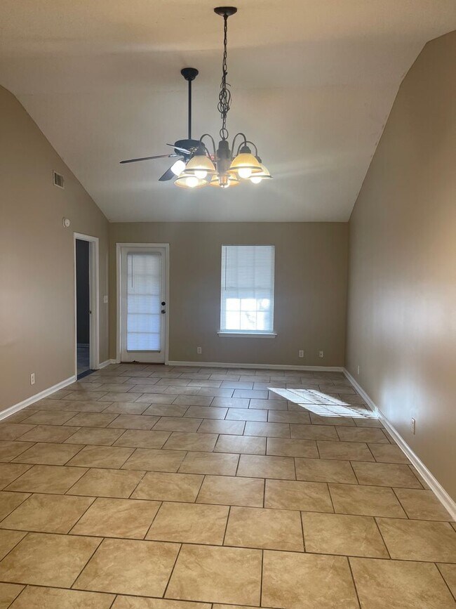 Building Photo - 24 Commons Court - 3/2 Duplex (NO SECTION ...