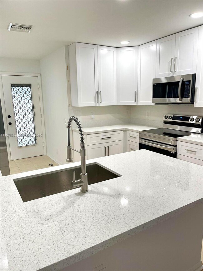 Foto del edificio - 2704 Pinewood Ct