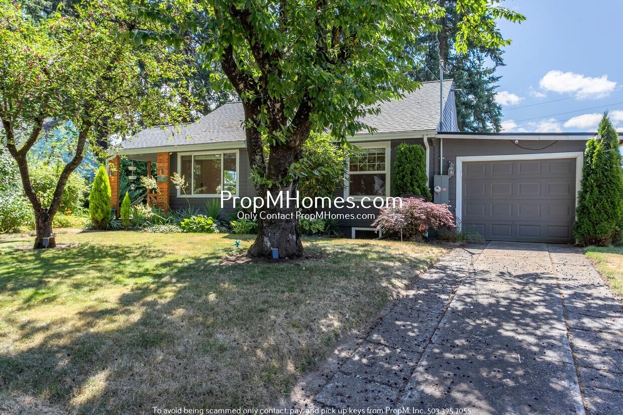 Foto principal - NE Portland Gem w/ Entertainers Backyard +...