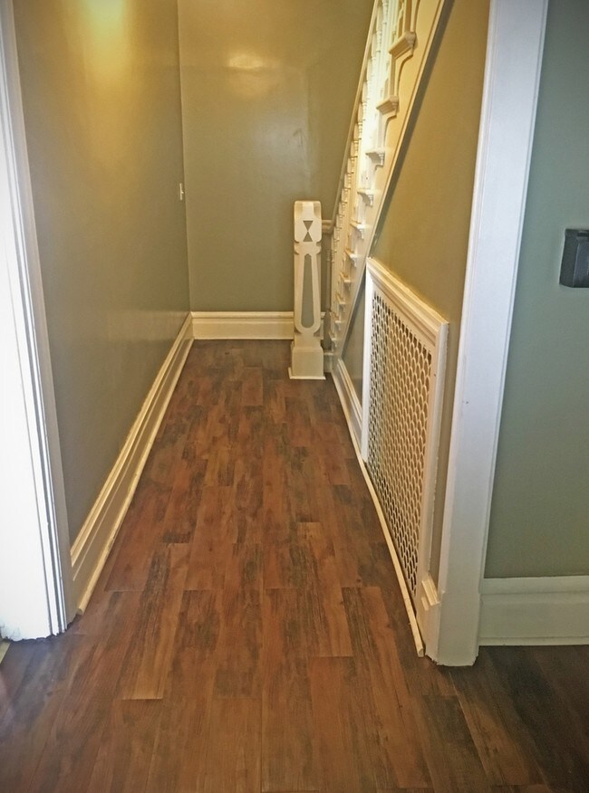 Interior Photo - 1013 N Front St