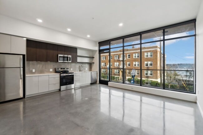 Interior Photo - 23 Broadway