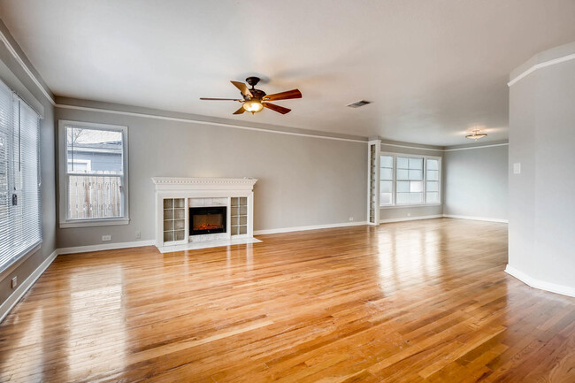 Building Photo - Lovely 4 BR / 3 Bath in Historic Monticell...