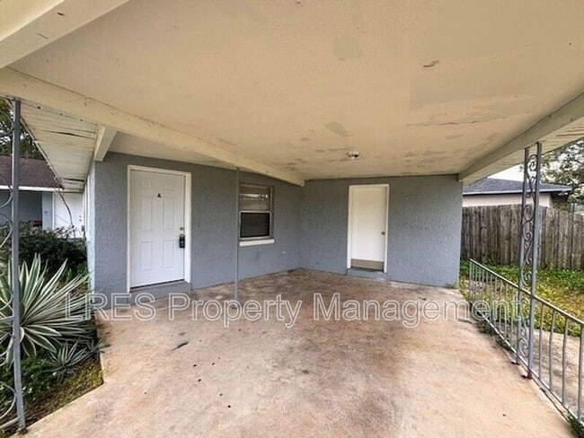 Foto del edificio - 2437 Chase Ave