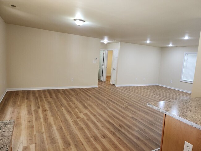 Building Photo - 3 Bedroom 2 Bath Brick Rancher in New Kent!