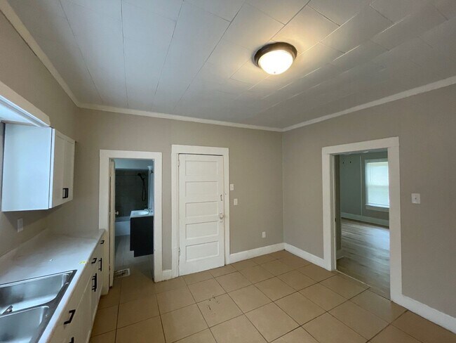 Foto del edificio - 2155 S 13th St