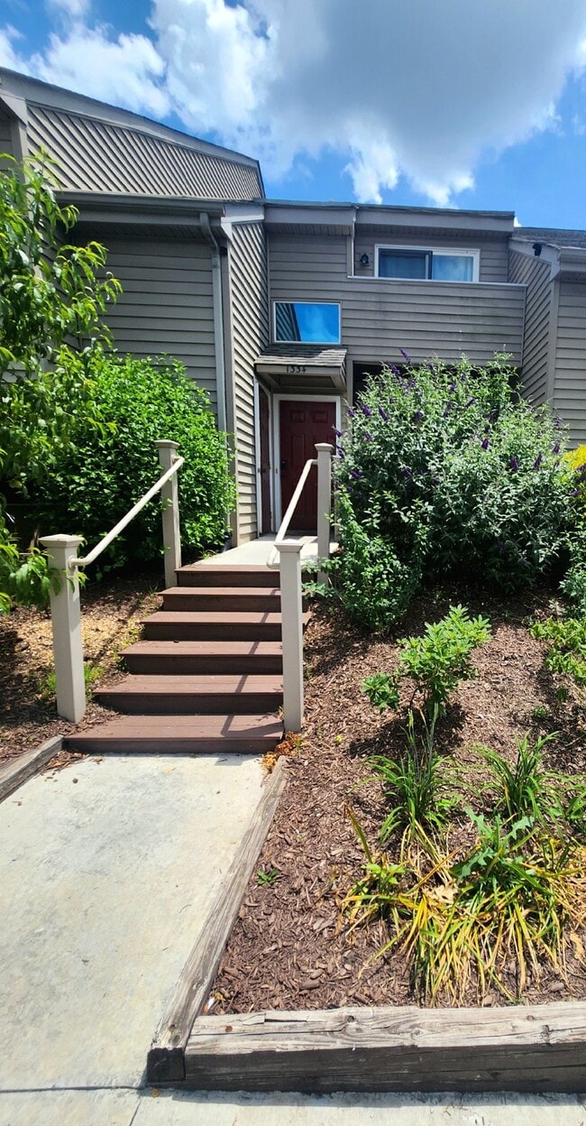 "Rent a room in this 4-Bedroom Furnished T... - "Rent a room in this 4-Bedroom Furnished T... Apartment