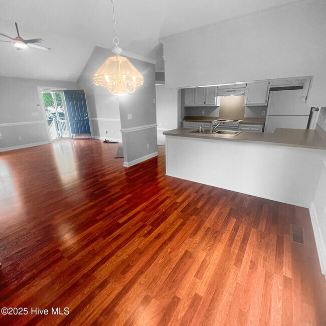 Building Photo - 1676 Crawfords Pointe Dr