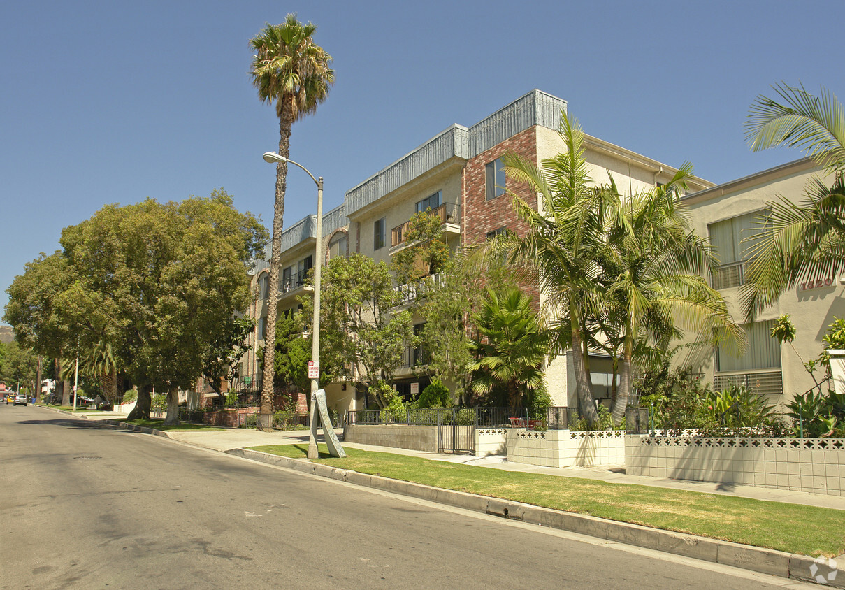 Foto del edificio - Hollywood Apartments