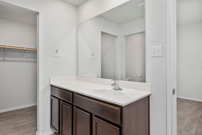 Building Photo - 1306 Eaton Dr