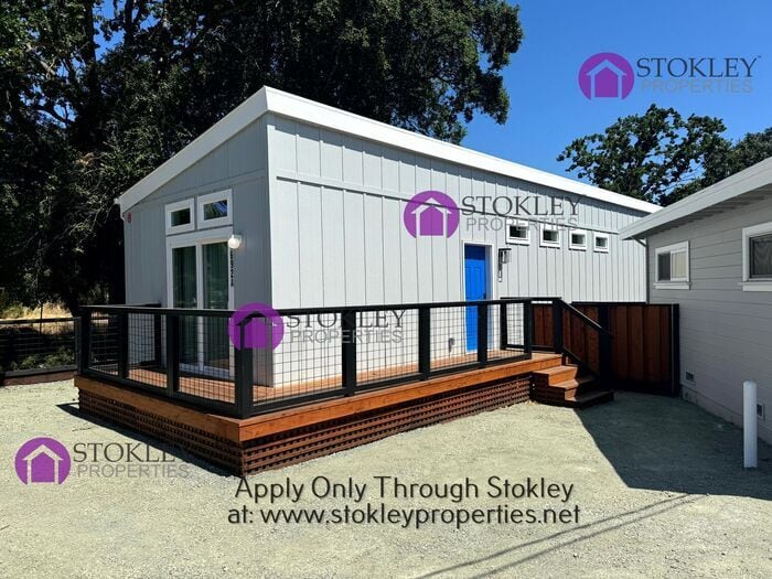 Primary Photo - Stokley Properties Presents 1692A Oak Park...