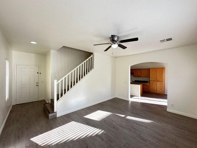 Building Photo - DECATUR & BLUE DIAMOND