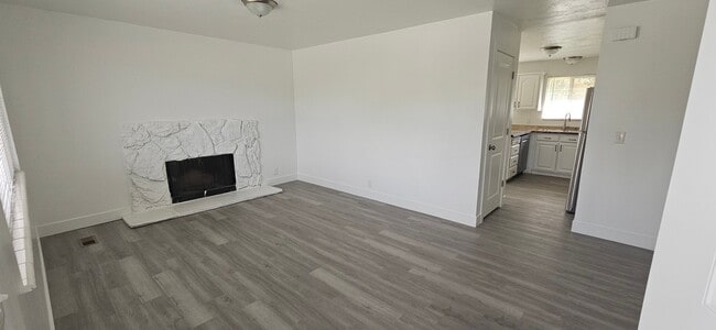 Building Photo - 11809 S 1000 E