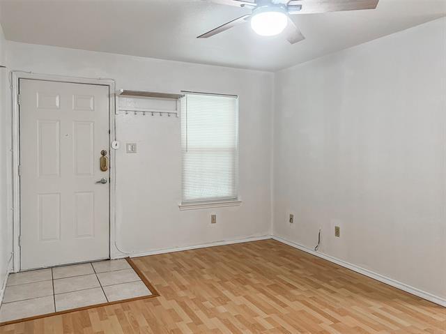 Building Photo - 924 S Ave B