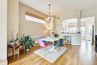 Building Photo - 5422 Lillian St