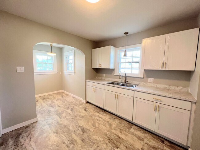 Foto del edificio - 2 bedroom home with two car garage