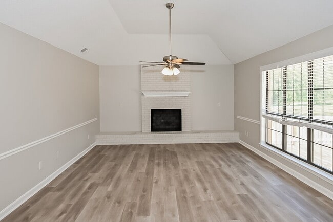 Building Photo - 822 White Pine Dr